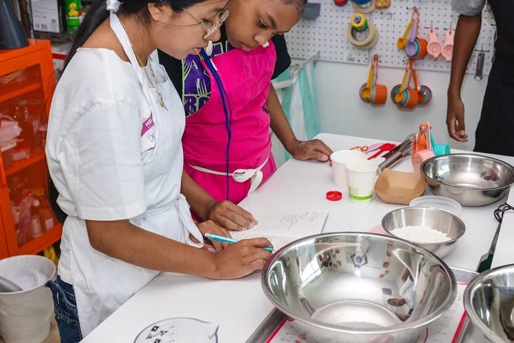 Two students collaborate during a culinary lesson